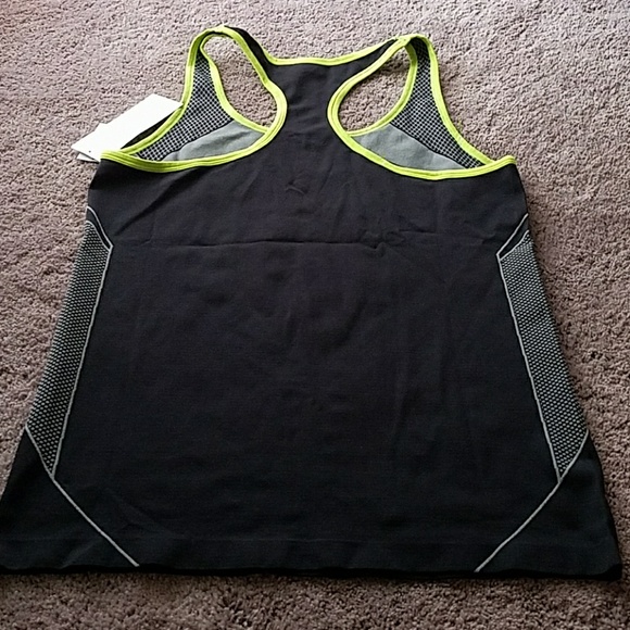 Workout top NWT - Picture 4 of 6